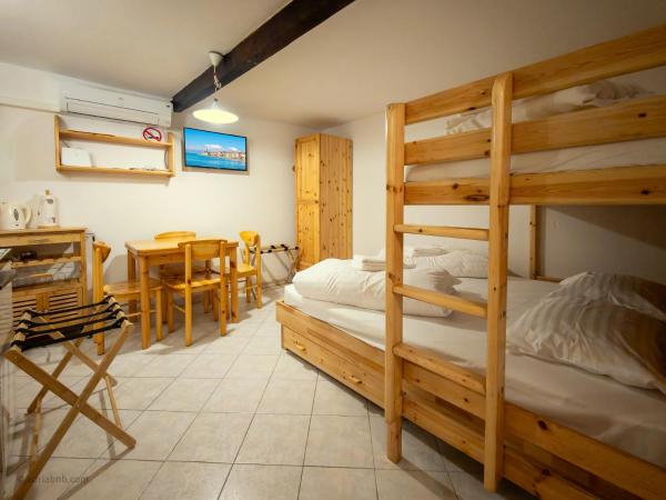 Frama Naturale Studio Piran, Buchen Sie  Hotels in Slowenisch Istrien mit Parkplatz, Parkplätze