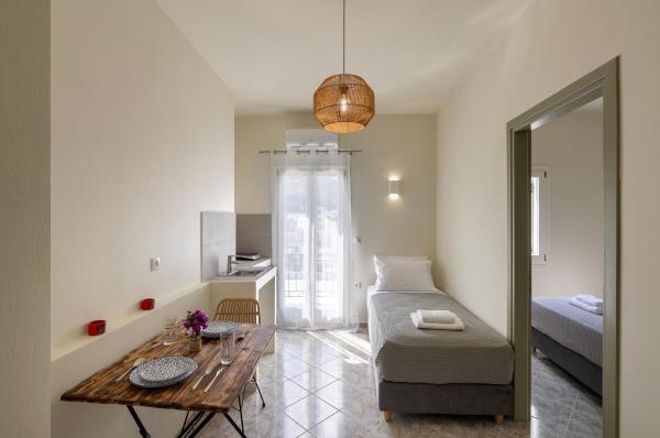 Bells Rooms and Suites, Prenota  Ermoupoli Syros