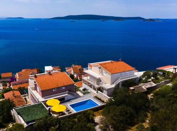 Apartments Care, Buchen Sie Ferienwohnung Hotels in Gespanschaft Split-Dalmatien mit Pool, Schwimmbad