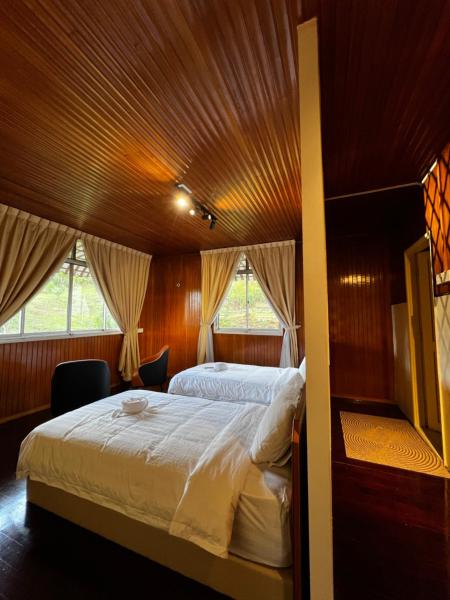 3 Retro-Antique Inspired Interconnected Family Rooms at Country Lodge - Eco Valley Retreat 豐之谷, Réserver  Tawau Sabah