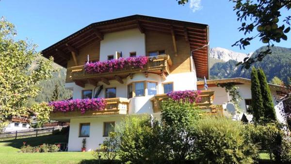 Haus Fuetsch, Prenota Alloggio in famiglia Hotel a Tirolo con parcheggio, Parcheggio