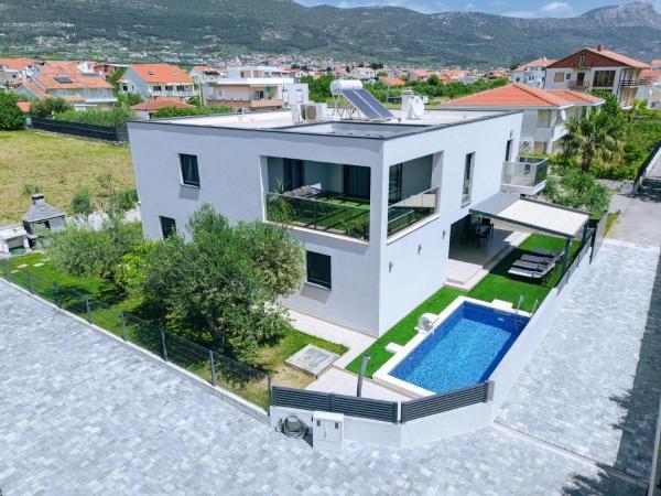 Villa Castelli, Apartment with Pool, Kastela, Buchen Sie  Hotels in Gespanschaft Split-Dalmatien mit Pool, Schwimmbad