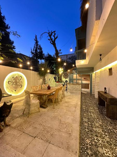 Rustic Luxe Garden Villa, Prenota  Hotel a Cairo Governorate con parcheggio, Parcheggio