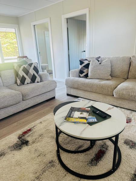 Waitawhiti Country Retreat - Neils Whare, Buchen Sie  Hotels in Nordinsel mit Parkplatz, Parkplätze