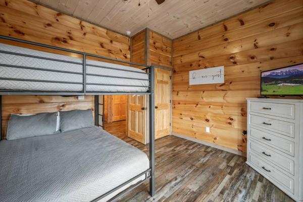 Blue Ridge Bliss Luxury Cabin with Indoor Pool, Buchen Sie  Sevierville Great Smoky Mountains