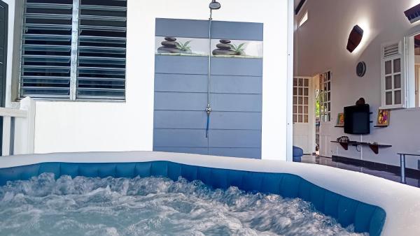 Villa Kamyel, Buchen Sie  Hotels in Saint Joseph mit Parkplatz, Parkplätze