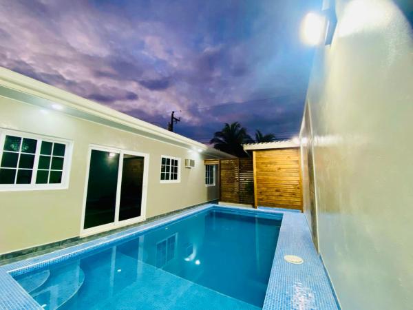 NEW Vacation home with a swimming pool and barbecue area, Prenota  Tela Atlantis
