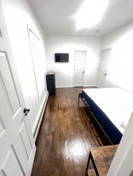 Newly renovated furnished home, Buchen Sie  Newark 