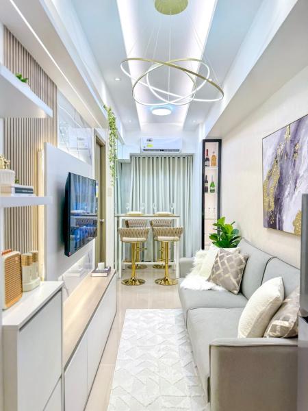 Eastovia Suites city center condo with pool at Fame, Prenota  Hotel a Luzon con parcheggio, Parcheggio