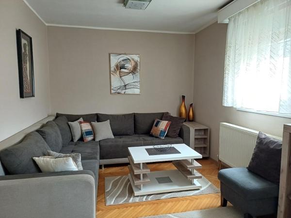 Beautiful house, Buchen Sie  Hotels in Zentralserbien mit Parkplatz, Parkplätze
