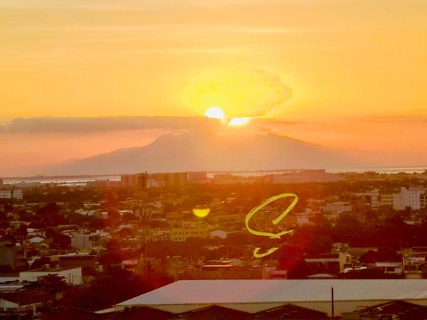 Azure staycation by Scarlet Suites, Prenota  Hotel a Luzon con parcheggio, Parcheggio