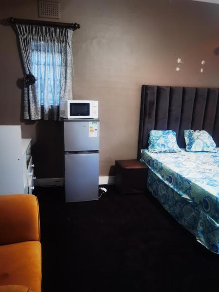 Yellow Stars Guesthouse, Buchen Sie  Johannesburg Gauteng
