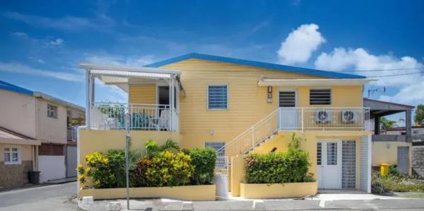 Charmant appartement près de la plage au Vauclin, Buchen Sie  Hotels in Le Vauclin mit Parkplatz, Parkplätze