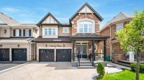 Beautiful 4 bed, 3 master bedrooms-pvt washrooms, Réserver  Brampton Grand Toronto