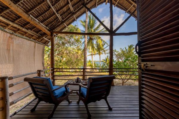 Pole Pole Bungalows, Reserva ahora  Hoteles con piscina en Mafia, Piscina