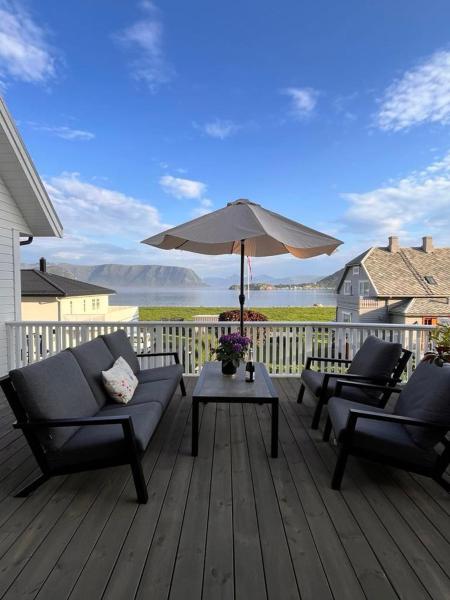 Cozy house with sea view, Prenota  Havsteinen Møre og Romsdal