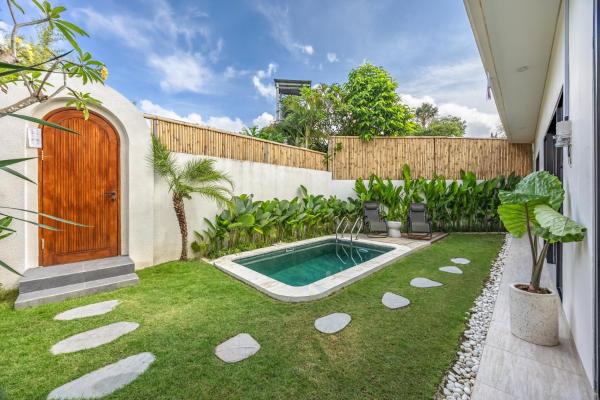 Pool Garden Private 2BR Villa - 10 min to Finns Beach Club, Buchen Sie  Hotels mit Pool in Badung, Schwimmbad