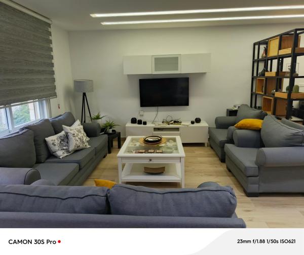 Modern 3BR Apartment Near Abdali Boulevard, Buchen Sie Ferienwohnung Abdali 