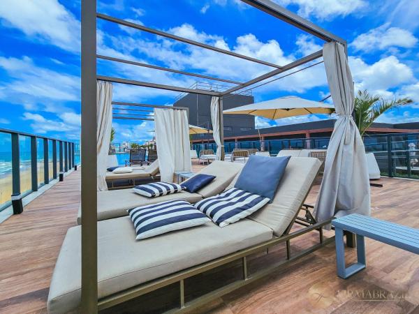 Chic Beachfront Oasis with Stunning Ocean Views, Reserva ahora  Hoteles con piscina en Noreste de Brasil, Piscina