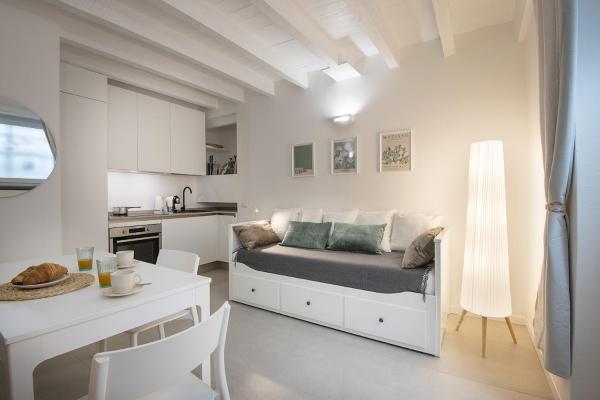 2 Bedrooms De Angeli - 20 minuti dal Salone del Mobile, Prenota  Milano Lombardia