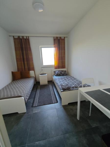 Zimmervermietung-Nbg, Book  Bavaria Hotels with a Parking, Parking