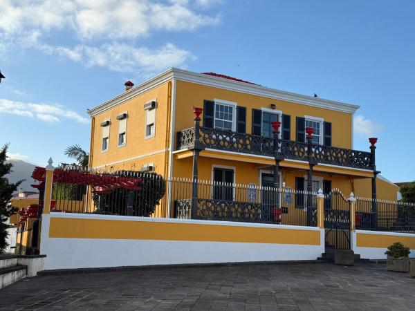 Golden Mermaid Villa, Big Home Amenities - Small Hotel Room Price, Prenota  Ribeirinha São Miguel