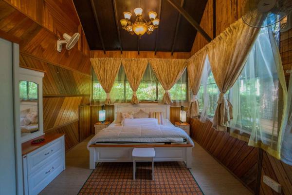Escape to Nature Cozy Terrace Room by the River, Buchen Sie  Kampong Ulu Dong Pahang