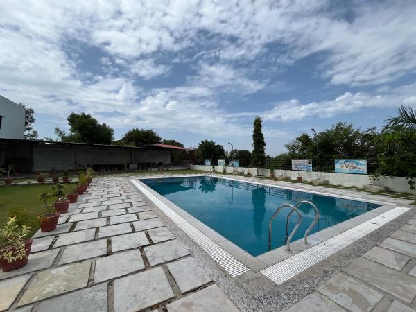 Mangal Darshan I just 1km from shreenathji temple 966o9o1oo6, Prenota  Hotel a Rajasthan con piscina, Piscina