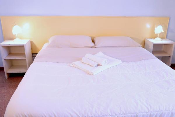 Evelyn guest house, Buchen Sie  Hotels in Sizilien mit Parkplatz, Parkplätze