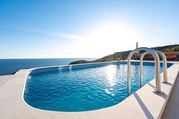 Villa Maris, Buchen Sie  Hotels in Lustica mit Pool, Schwimmbad
