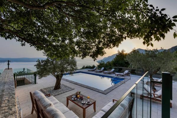 Villa Miščić - Makarska Exklusiv, Buchen Sie  Hotels in Gespanschaft Split-Dalmatien mit Parkplatz, Parkplätze
