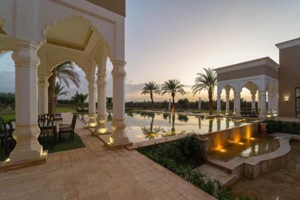 Villa Palais Les Orchidées, Buchen Sie  Hotels in Marrakech-Safi mit Parkplatz, Parkplätze