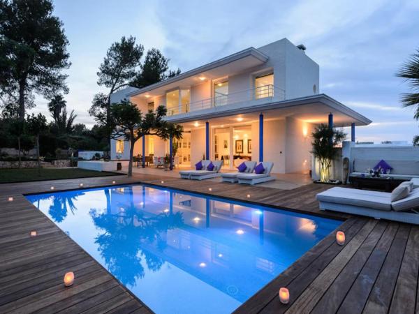 Villa in Ibiza with Pool near Cala Bassa Beach, Prenota  Baia di Sant'Antoni. Ibiza