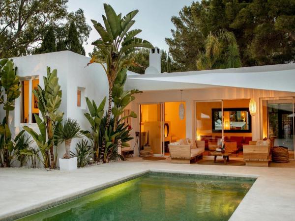 Villa in Ibiza near Cala Llonga Beach, Prenota  Cala Llonga Ibiza