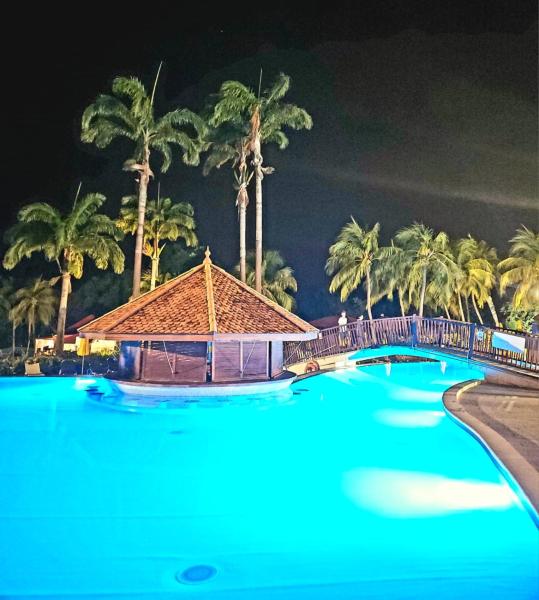TI OASIS Dominica - Piscine et Plage à P&Vac Village-Club, 1 chambre 1 salon, Prenota  Hotel con piscina a Fort-de-France, Piscina