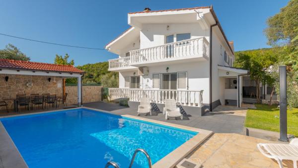 Villa Kaya - Makarska by Villas Guide, Buchen Sie  Hotels in Gespanschaft Split-Dalmatien mit Parkplatz, Parkplätze