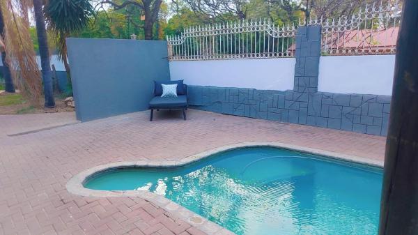 Eight Martjie Guesthouse, Prenota  Brits Ga-Rankuwa