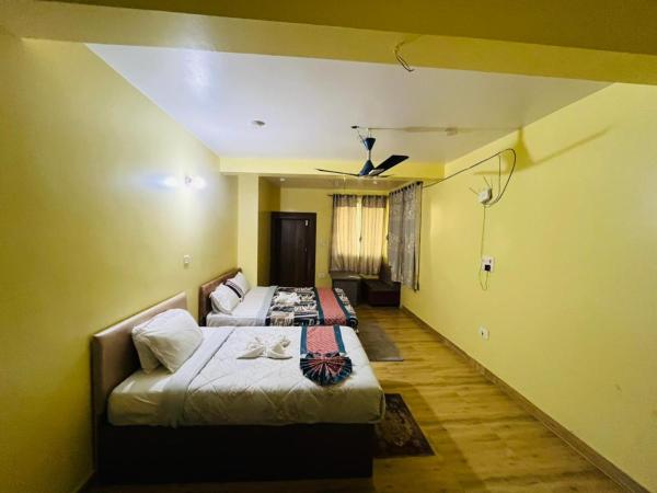 Partner Place, Prenota  Hotel a Sudurpashtin Pradesh Province con piscina, Piscina