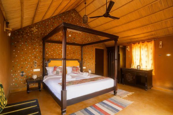 Talai Desert Camp, Buchen Sie  Hotels in Sam mit Parkplatz, Parkplätze