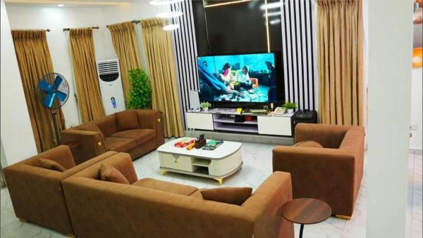 Spacious 4-Bedroom Apartment shortlet, Allen Avenue ikeja, Buchen Sie Ferienwohnung Ikeja Lagos