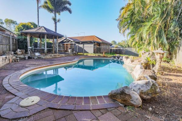 Entire Coastal Villa 4BR 2BA Swimming Pool Courtyard, Buchen Sie  Redland Bay Brisbane Region