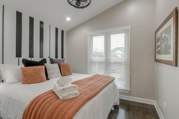 Steps from Hillsboro Village, Downtown 9 mins away, Buchen Sie  Hotels in Tennessee mit Parkplatz, Parkplätze