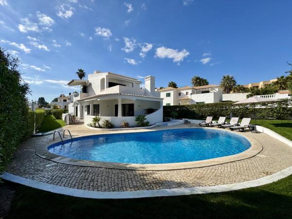 Albufeira Summer Villa 3 With Pool by Homing, Reserva ahora  Hoteles con piscina en Algarve, Piscina