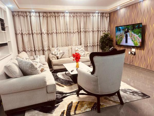 Beautiful living three apartment with Dsq , Gym, rooftop football pitch, coffee house, restaurant, garden and child play area in kileleshwa, Buchen Sie Ferienwohnung Nairobi CBD Nairobi