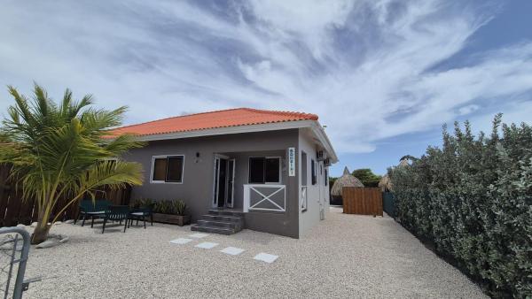 Wine Down Vacation Homes, Book  Willemstad Hotels with a Pool, Swimming Pool