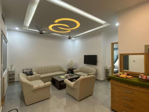 Airport Layover Family Lodge, Buchen Sie  Hotels in Islamabad mit Parkplatz, Parkplätze