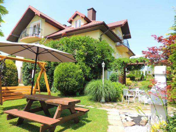 Nad Wąwozem POKOJE I DOMKI 660-271-050 Polańczyk, Réserver  Hôtels à Basses-Carpates avec parking, Parking