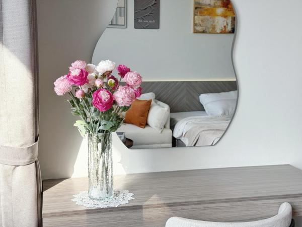 1BR Lake View Studio - Homestay Onsen Ecopark, Buchen Sie  Beste Wellnesshotels in Hung Yen, SPA