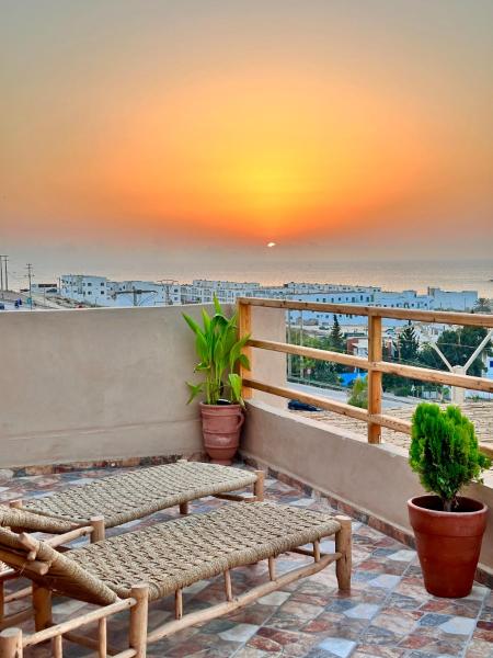 shared room , balance surf camp , feel home , lets create memories together, Réserver  Aourir 
