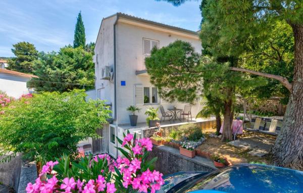 Villa Tina Crikvenica by Villas Guide, Reserva ahora  Hoteles en Kvarner con aparcamiento, Aparcamiento